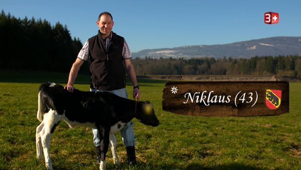 Neben seinem Beruf als Landwirt ist Niklaus auch bei der freiwilligen Feuerwehr sowie im Gemeinderat tätig. (Bild 3+)