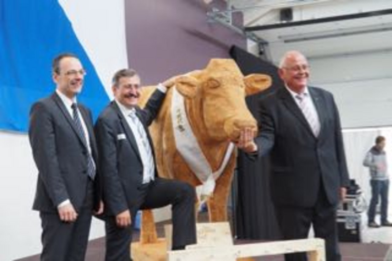 Strahlen um die Wette: ETH-Präsident Lino Guzella, Uni-Rektor Michael Hengarnter und Regierungsrat Marks Kägi (v. l. n. r.).