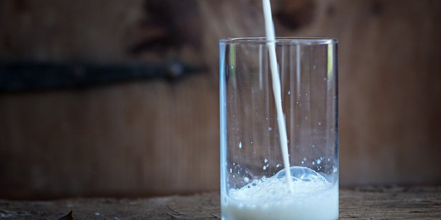 Zwar hat die Nachfrage nach Konsummilch stark zugenommen, jene aus dem Gastronomie-Bereich ist aber weggebrochen. (Bild Pixabay)