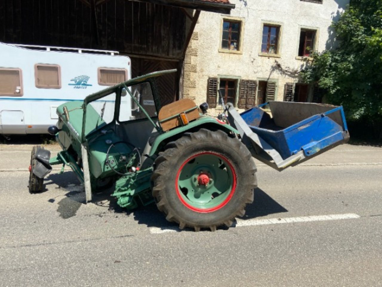 Beim Unfall wurde der Traktor auseinander gerissen.