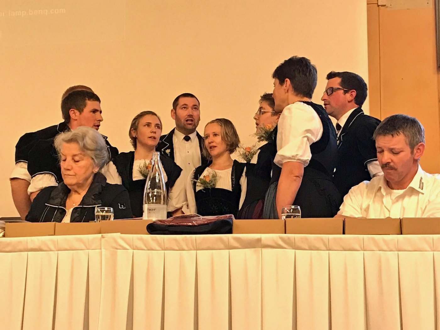 Die Veranstaltung wurde umrahmt vom Frutiger Jodlerchörli Bärglerfründe. (Bild akr)