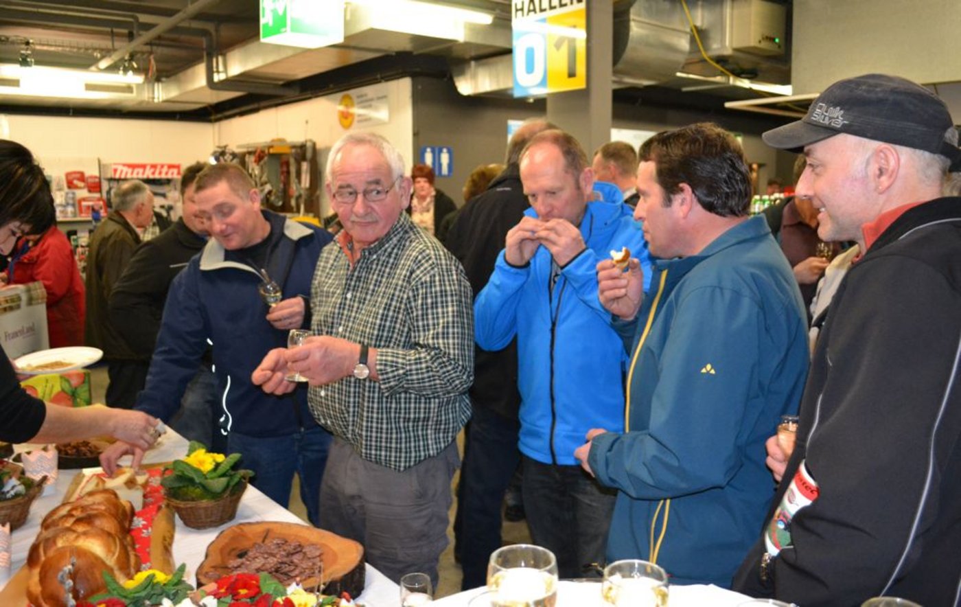 Gute Stimmung am Leser-Apéro der «BauernZeitung» an der Agrimesse in Thun. (Bild Alois Heinzer)