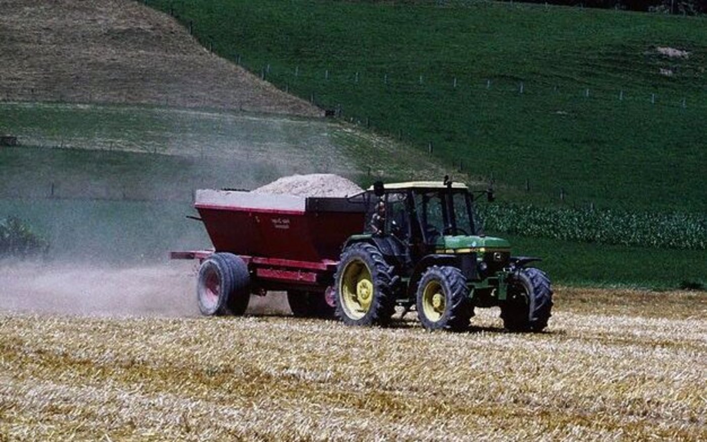 Als Vorbereitung für den Rübenanbau 2023 empfiehlt die Fachstelle Zuckerrüben, Kalk auszubringen.