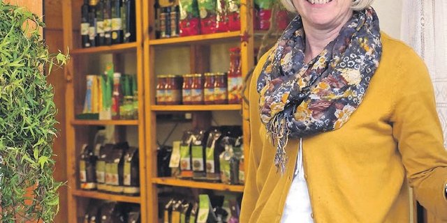 Silvia Huber vor einem Teil ihres Hofladens.
