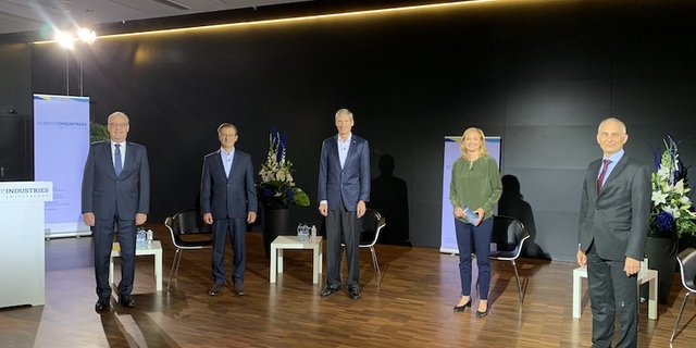 Die Redner an der Online-GV von Scienceindustries von links nach rechts: Bundesrat Guy Parmelin, Matthias Leuenberger, Erik Fyrwald, Esther Keller (Moderation), Klaus Moosmayer. (Bild Scienceindustries)