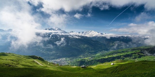 ie Schweizer Berghilfe hatte sich lange ausschliesslich auf Unterstützung der Landwirtschaft im Berggebiet beschränkt. Neu werden auch Projekte ausserhalb der Landwirtschaft unterstützt. (Bild Pixabay)
