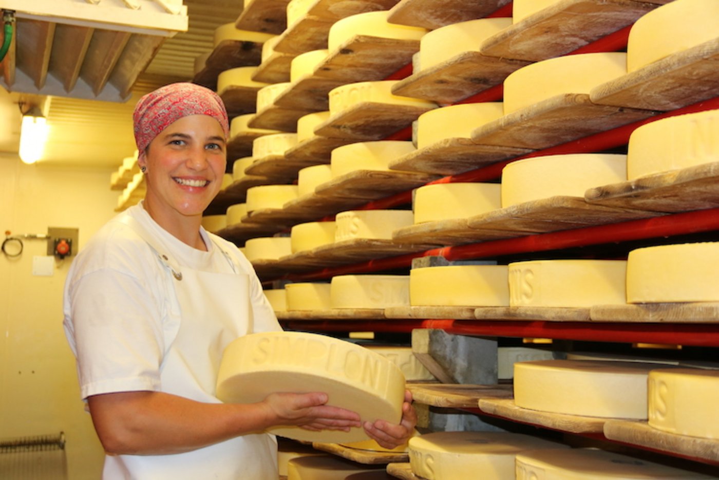 Milchtechnologin Liliane Arnold aus Simplon-Dorf. 