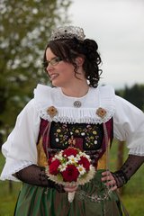Hochzeit in Luzerner Festtagstracht mit Brautkrone und Flechtfrisur – eingesendet von Heidi Bucher-Kathriner 