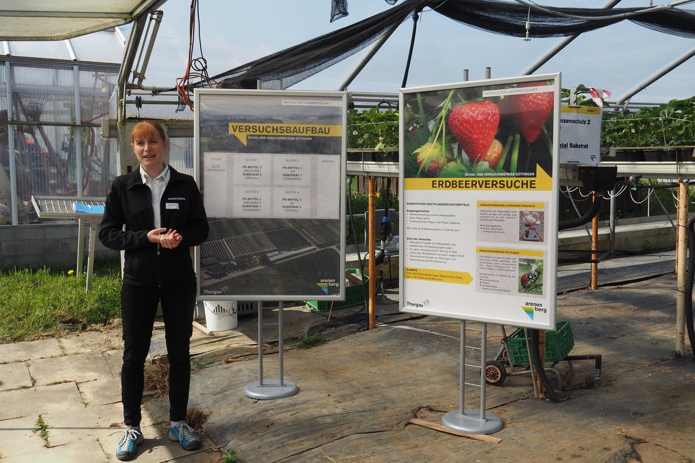 Carole Werdenberg legt dar, welche Herausforderung es bei der Substitution von herkömmlichen Pflanzenschutzmitteln im Beerenbau zu meistern gilt.(Bilder Christian Weber)