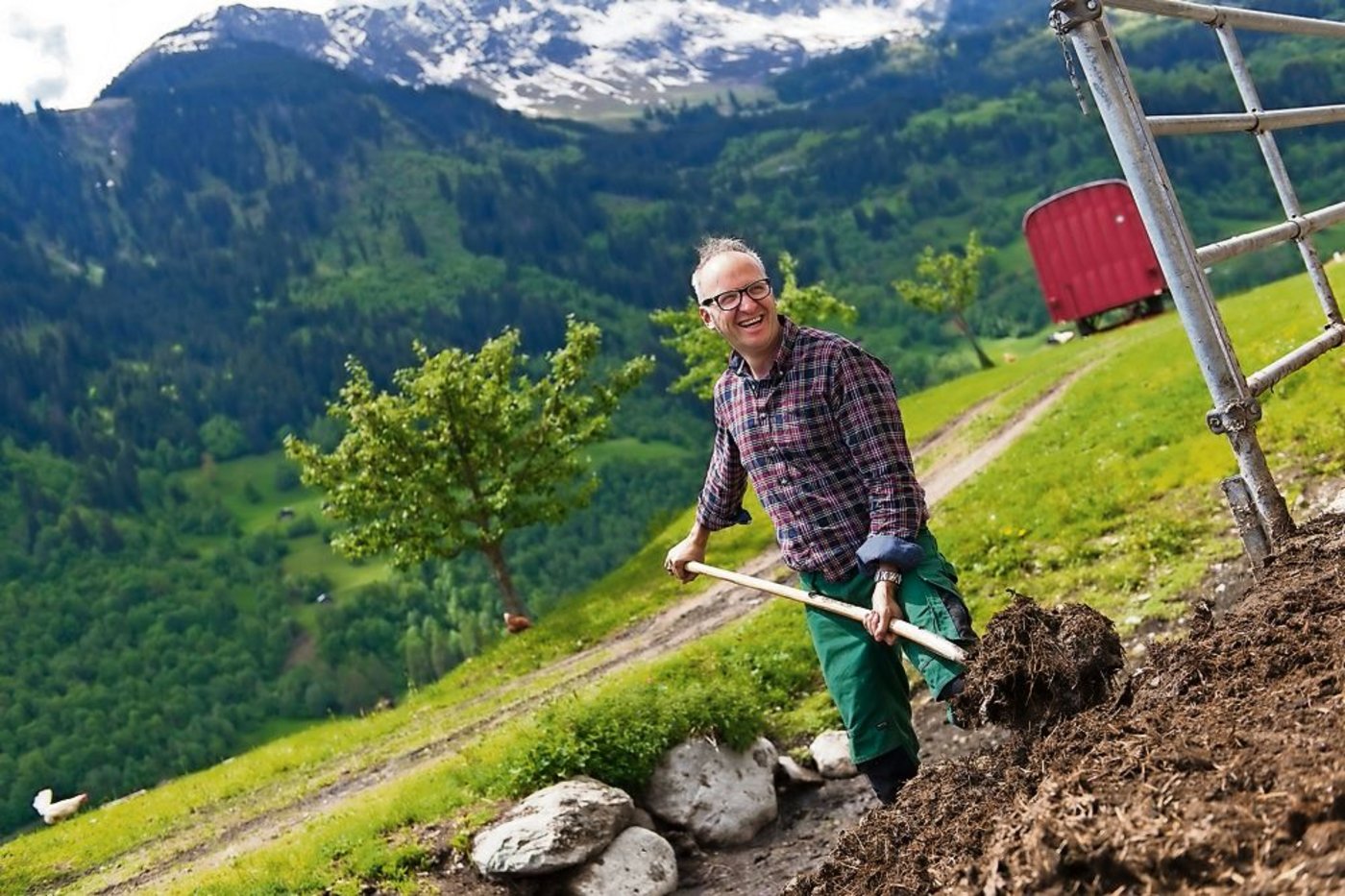 Ungwohntes Terrain: Hotelier Christian Schmidt am Misten. (Bild: Susi Rothmund)