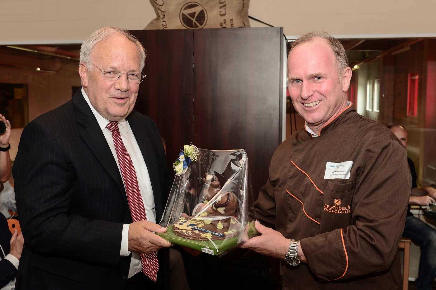 Bundesrat Johann Schneider-Ammann mit Aeschbach-COO Jörg Rogenmoser. (Bild ZMP)