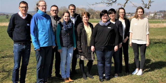  Der Vorstand und die Geschäftsstelle von Agriviva mit der Präsidentin Andrea Bory (6.v.l.) (Bild lid/ar)