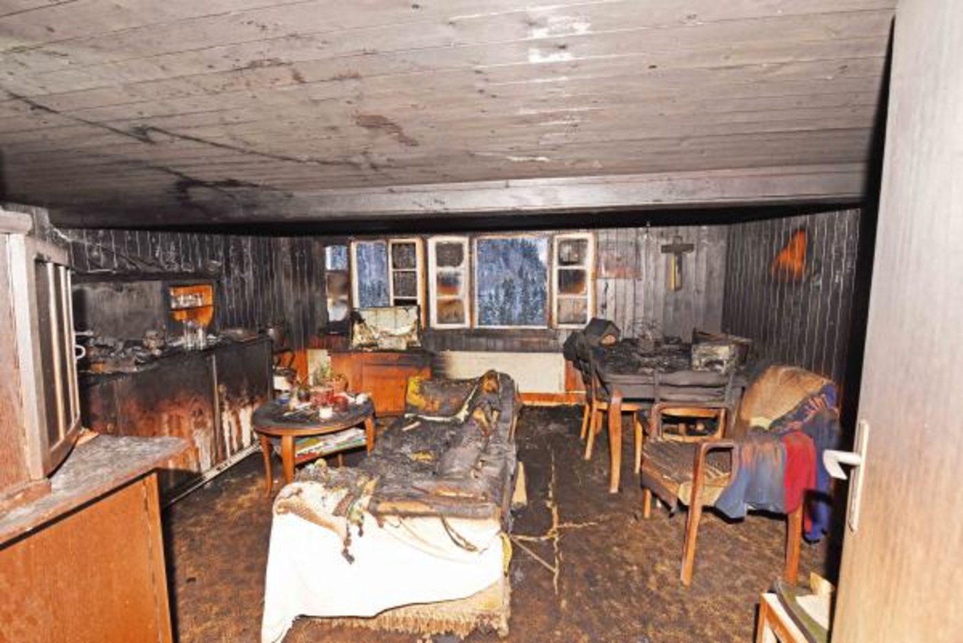 ... ist der Schaden am über 200-jährigen Holzhaus erheblich. 