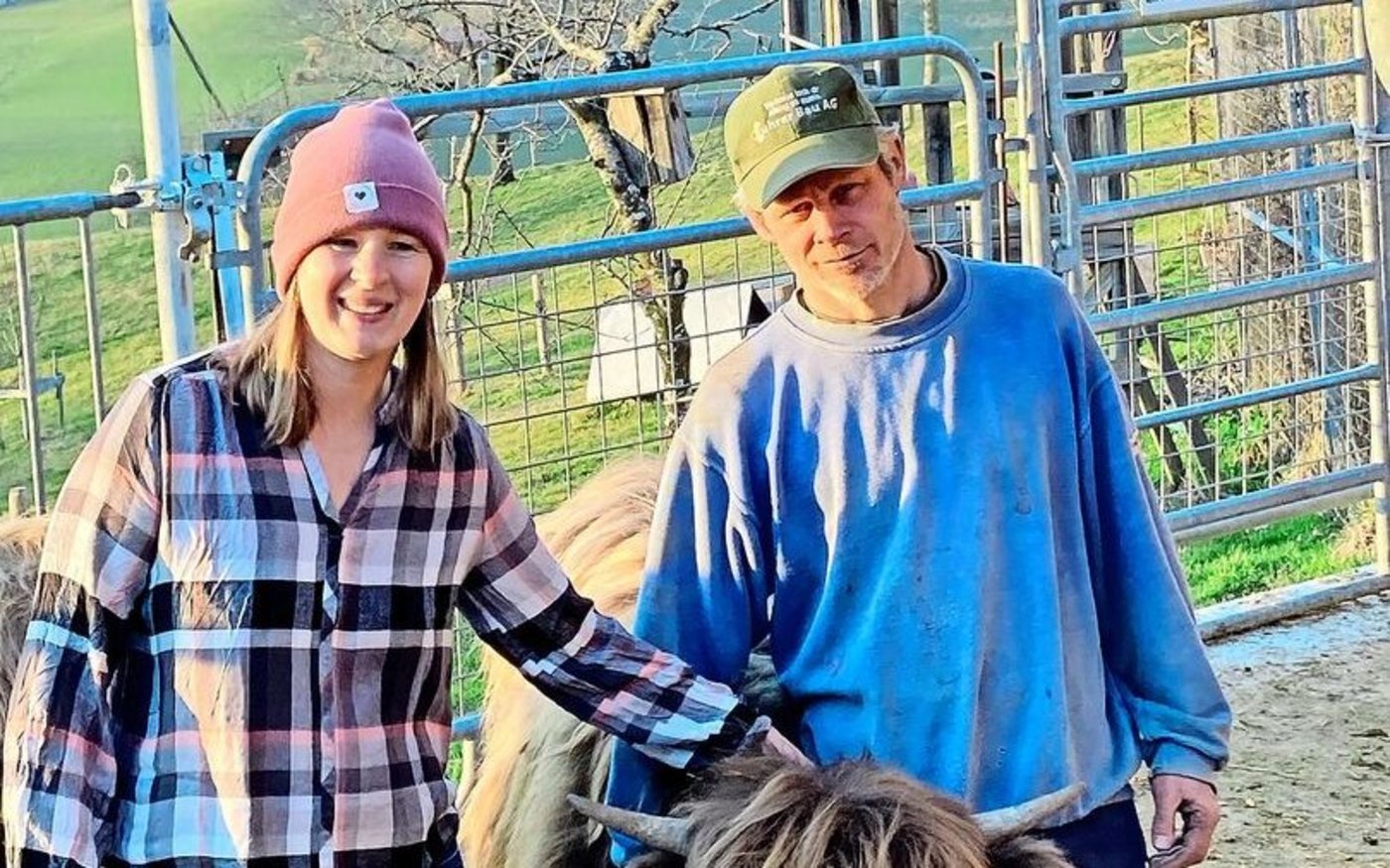 Nadia und Hansjürg Zürcher waren mit der Ausrichtung ihres Betriebs nicht ganz glücklich und haben sich mit ersten Hochlandrindern neu orientiert.