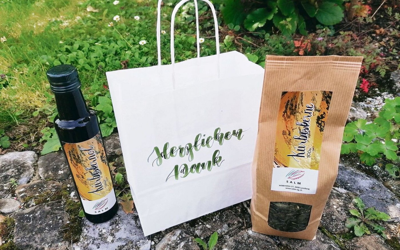 Kürbisöl und Kürbiskerne. 