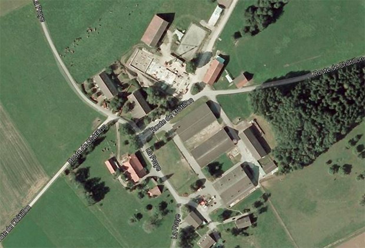 Der Landwirtschaftsbetrieb «La Praye» wurde im März dieses Jahres zur Pacht ausgeschrieben. (Bild Google Maps)