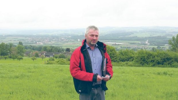 Landwirt Andreas Guhl warnt vor einem einseitigen «Bauernopfer»: Bei der Thur-Renaturierung werde nur landwirtschaftliche Nutzfläche geopfert, kritisiert er. (Bild Isabelle Schwander)