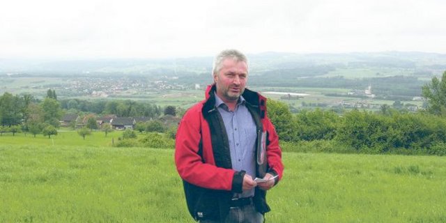 Landwirt Andreas Guhl warnt vor einem einseitigen «Bauernopfer»: Bei der Thur-Renaturierung werde nur landwirtschaftliche Nutzfläche geopfert, kritisiert er. (Bild Isabelle Schwander)