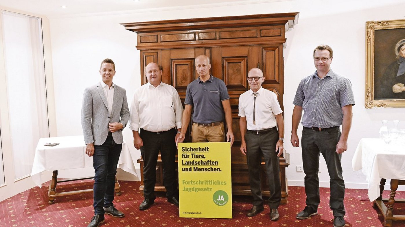 Das revidierte Jagdgesetz sei eine gute Sache und müsse angenommen werden (v. l. n. r.): Christian Imark, Peter Hodel, Andreas Vögtli, Kurt Altermatt und Edgar Kupper. (Bild Andrea Wyss)