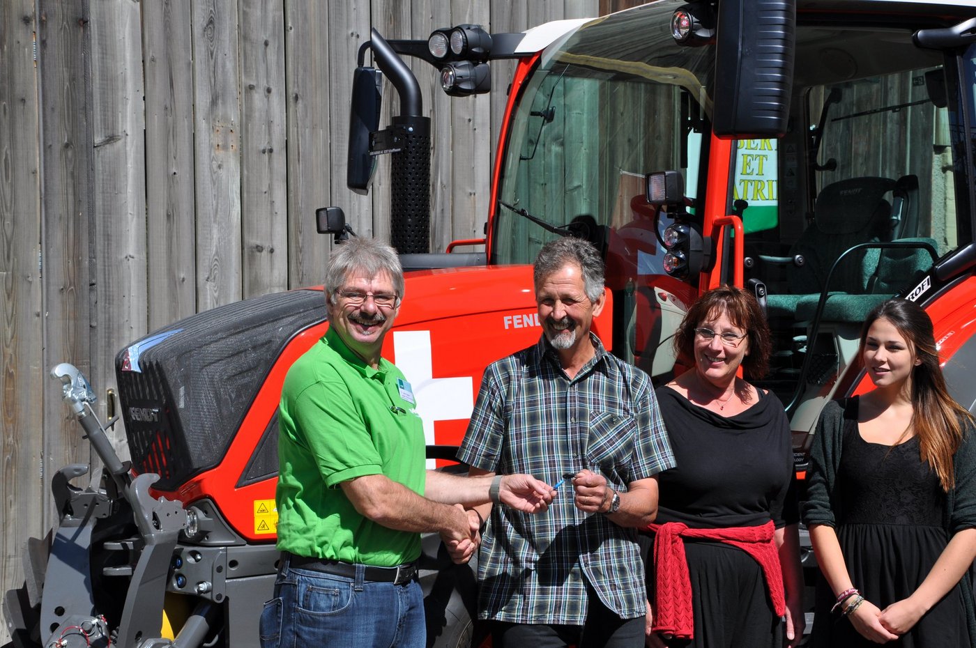 Der Schlüssel wird an den neuen Besitzer übergeben (Bilder Tamara Wülser)