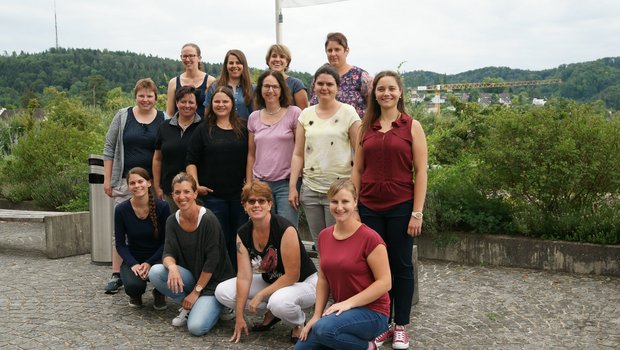 Diese Damen feierten den Abschluss der berufsbegleitenden Fachausbildung Bäuerin am 3. Juli. (Bilder zVg)Abschlussbild der Fachbildung Bäuerin am Strickhof. (Bilder zVg)