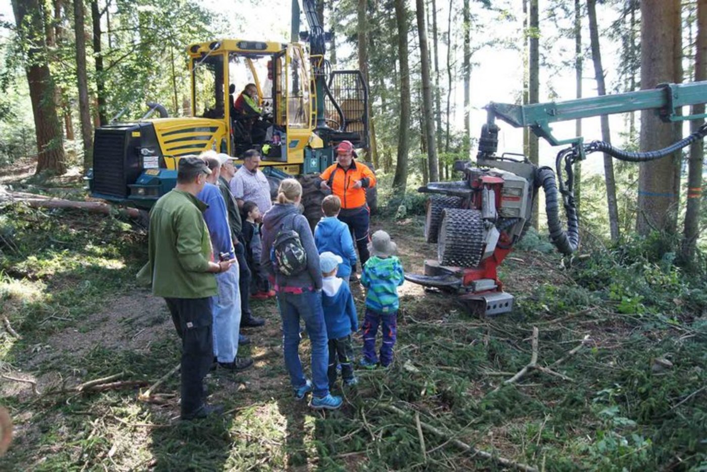 Die Bevölkerung zeigt Interesse an der Schweizer Holzwirtschaft. (Bild Regina Weber)