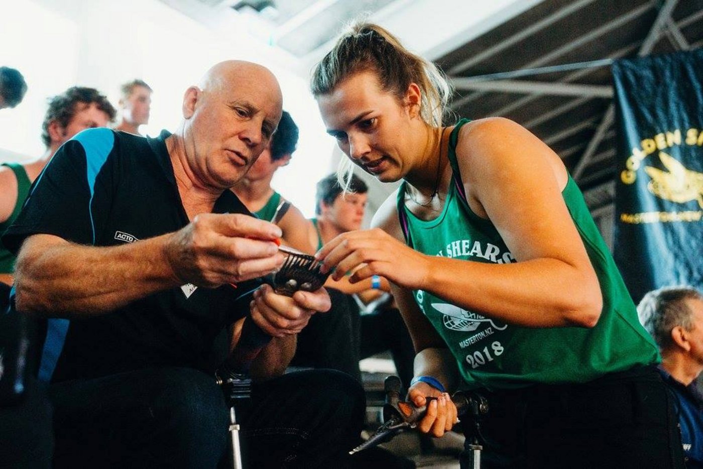 Bis jetzt war es eine Männerdomäne: Die Schafschurwettbewerbe in Neuseeland. Mutige Frauen verändern das gerade. (Bild facebook)