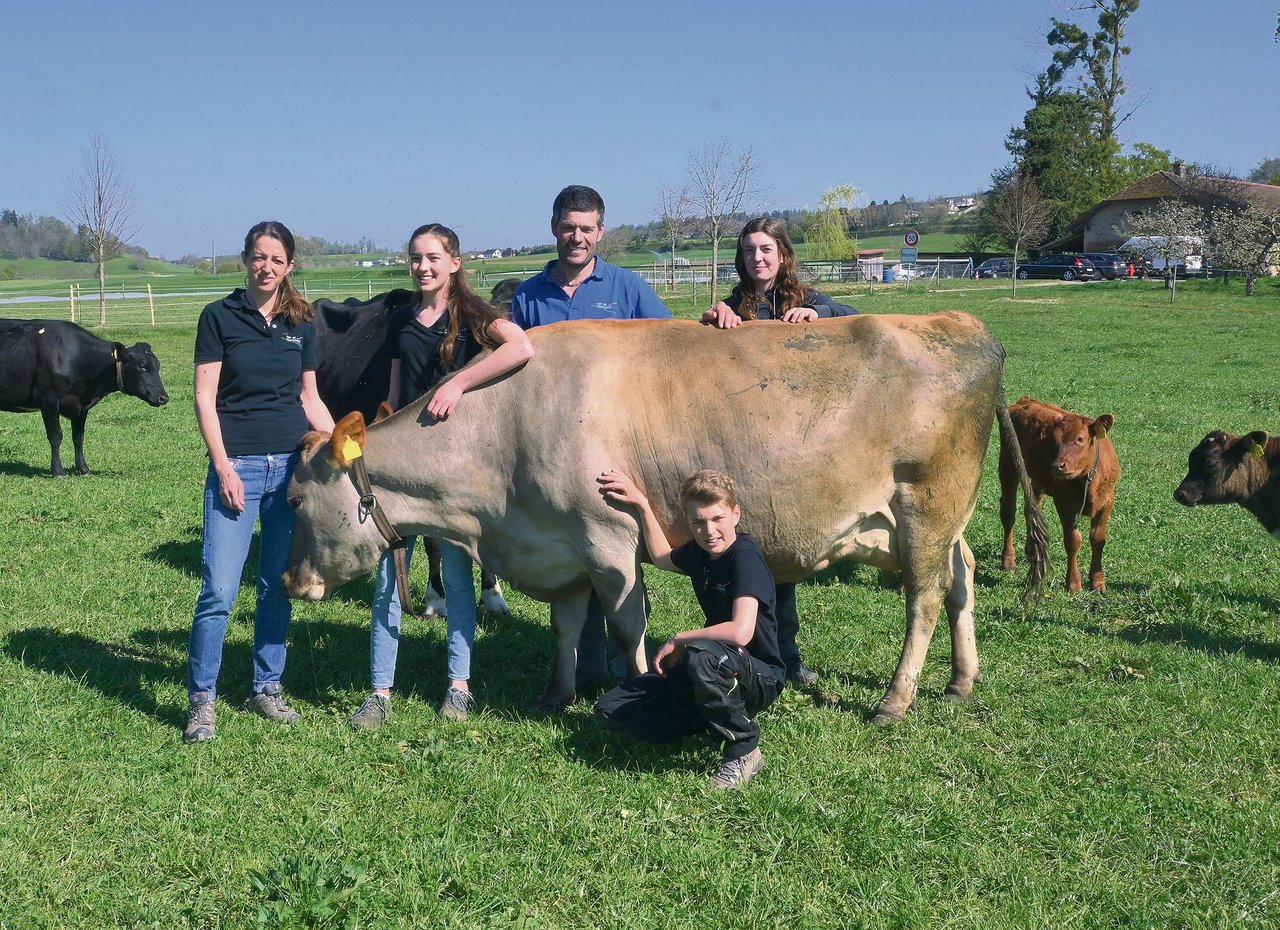 Bei Familie Krähenbühl sind alle Mitglieder begeistert von der Landwirtschaft. Auch die Kinder Lena, Lisa und Alex und wollen die landwirtschaftliche Lehre machen oder sind bereits daran. (Bilder Jasmine Baumann)