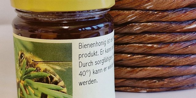 Hände vom Nabel weg, ist er entzündet, kann ein Honig-Spray eingesetzt werden.