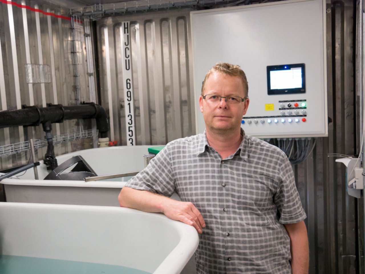 Stefan Baumann baut in Erstfeld die grösste Fischzuchtanlage der Schweiz. (Bild de)