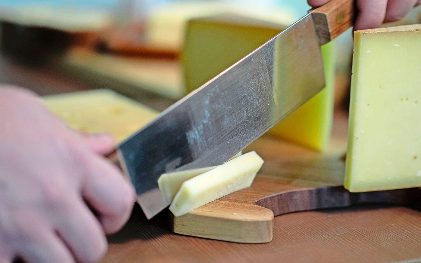 Dank verbesserter Marktbeobachtung soll eine angemessen dicke Scheibe der Wertschöpfung in der Lebensmittelkette bei den Landwirt(innen) ankommen. 