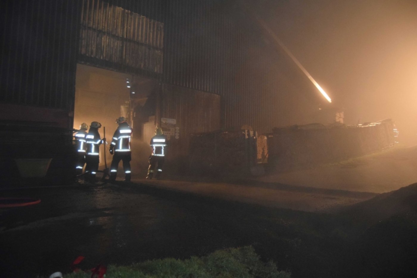 Bei einem Silobrand wurden 3 Personen leicht verletzt. (Bild Kapo AR)