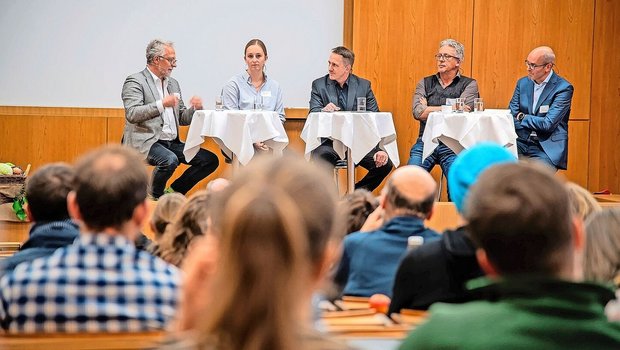 Ueli Ryser, Barto, N Ueli Ryser, Barto, Nadine Trottman, SBV, Moderator Marc Andrey, Agroscope, Christophe Eggenschwiler, IP-Suisse und Lukas Barth vom BLW diskutieren verschiedene FMIS und die Rolle des Bundes.