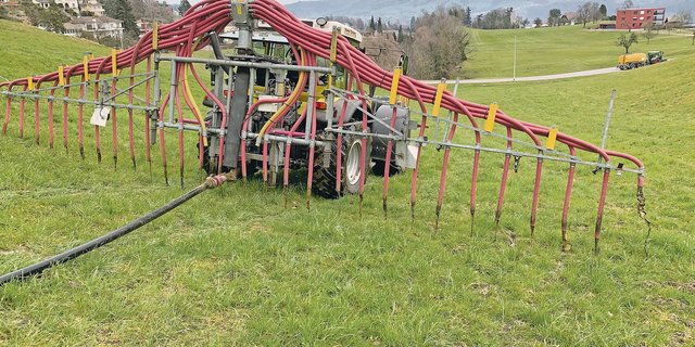 Im Kanton Luzern sind die Pläne für ein Schleppschlauch-Obligatorium weit gediehen. Im Unterschied zu Thurgau gibt es hier aber keine zusätzlichen Beiträge.(Bild js)