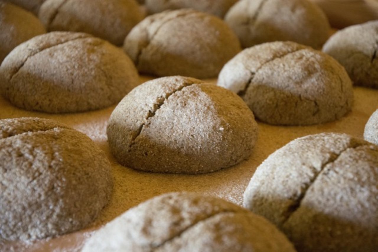 Walliser Roggen-Brot ist wieder im Trend. (Bild Schweizer Berghilfe)