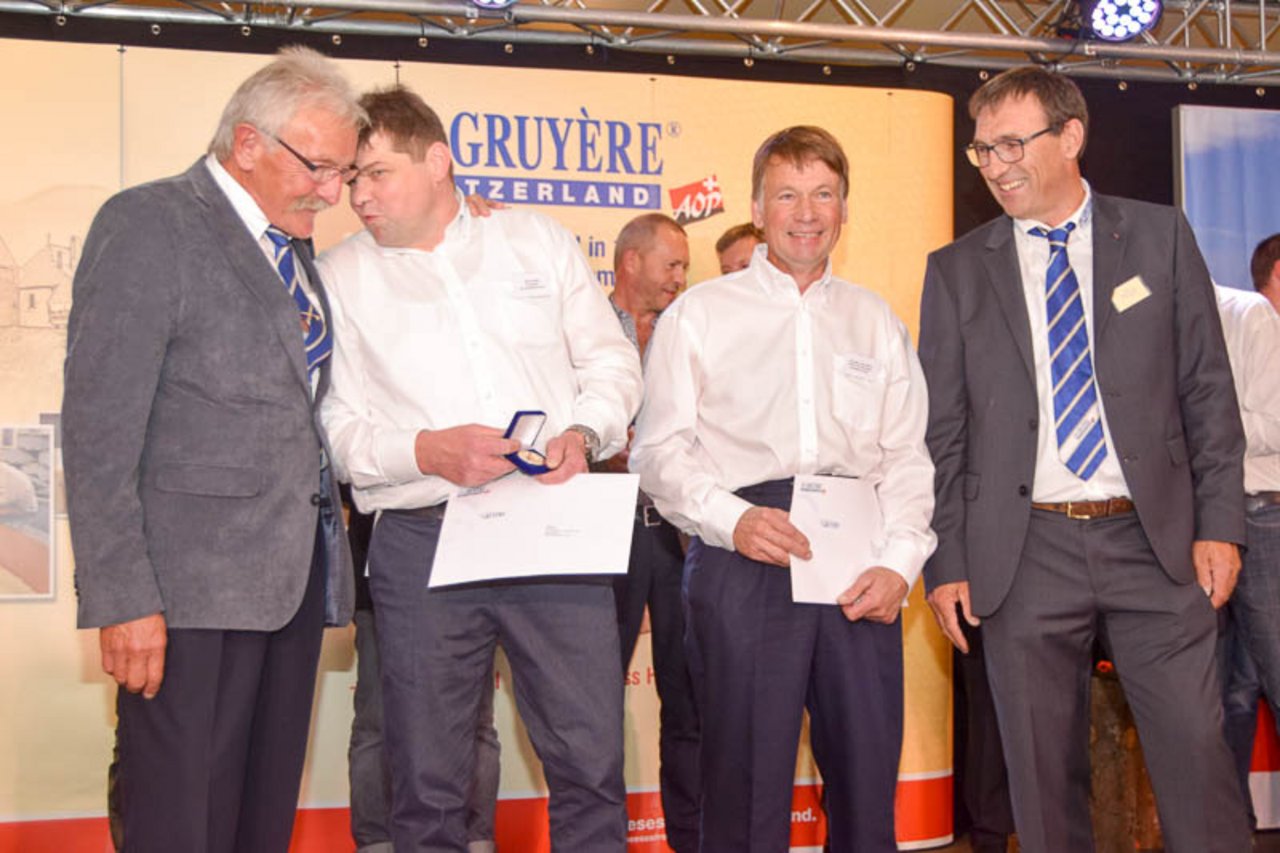 Didier Bovet und die Käsere Corcelles-le-Jorat erhalten die Auszeichnung für den besten Durchschnitt. Der Käser erreichte für seinen Gruyère 19,87 von 20 möglichen Punkten.