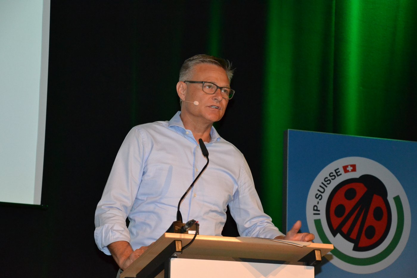 Er hielt im Anschluss an die Delegiertenversammlung ein Referat: Mario Irminger, CEO Denner AG. (Bilder Peter Fankhauser)