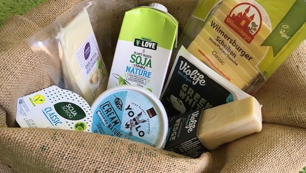 Derzeit gibt es im Detailhandel immer mehr vegane Produkte, die ähnlich wie Käse oder Joghurt verwendet werden. Wie lange der Boom anhält, ist unklar. (Bild jsc)