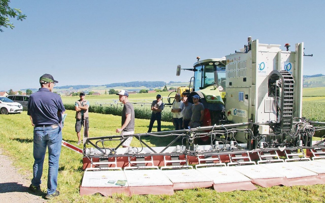 Die Balkenbreite von Crop-Zone beträgt neun Meter. Damit wird eine Flächenleistung von zwei Hektaren pro Stunde erreicht.