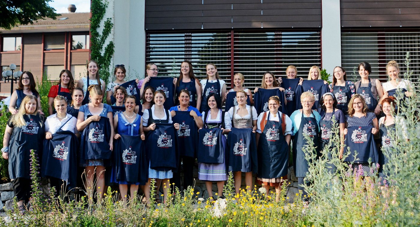 Die diesjährigen Absolventinnen. (Bilder Erika Lüscher)