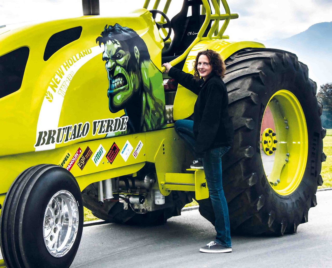 Claudia Langenegger ist erfolgreiche Tractorpullerin im Team Zona Verde. (Bild Johanna Bossart/weitere Bilder Tamara Wülser)
