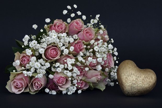 Rosen-Liebesgrüsse nur zur Hälfte aus fairem Handel Zum Valentinstag haben Rosensträusse wieder Hochkonjunktur. (Bild Pixabay)