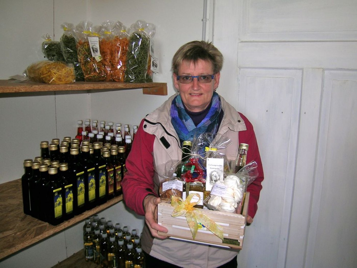 Helen Neff trägt mit Feinem aus Eigenproduktion zum «Thurgauer Geschenkharass» bei. (Bild is)