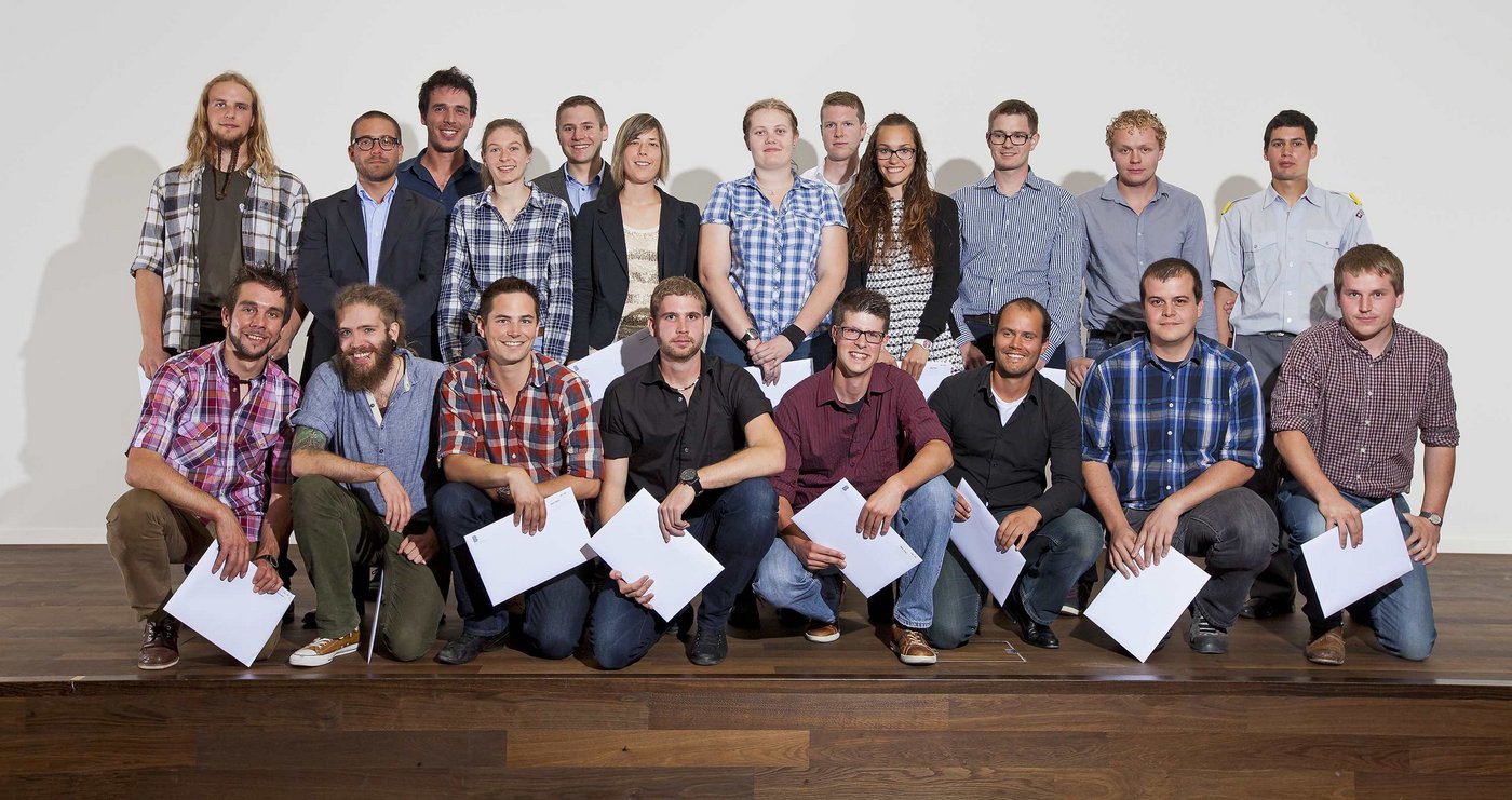 Rund 22 Diplome wurden im Bereich Forstwirtschaft vergeben: fünf mit der Vertiefung Wald und Gesellschaft, acht mit der Vertiefung Wald und Holzwirtschaft und neun mit der Vertiefung Gebirgswald und Naturgefahren. (Bild: HAFL/zVg)