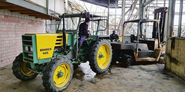 Glück im Unglück: Archiv, Büros und Ersatzteillager der Bührer Traktorenfabrik in Hinwil sind dem verheerenden Brand im März diesen Jahres entgangen. Die Brandursache ist Gegenstand laufender Untersuchungen.