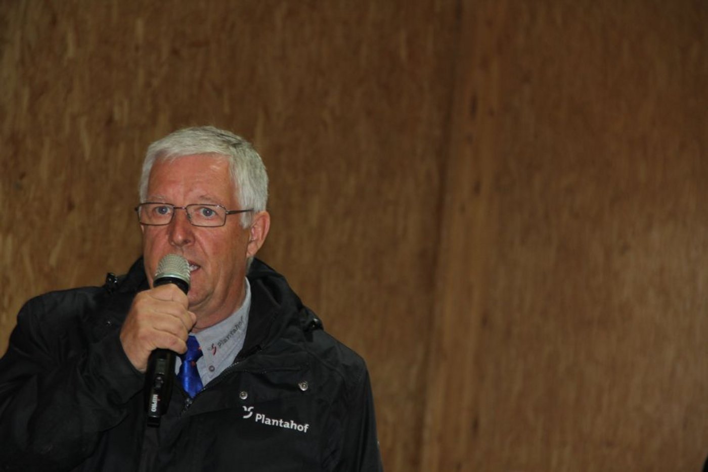 Carl Brandenburger freut sich riesig über den Empfang. 