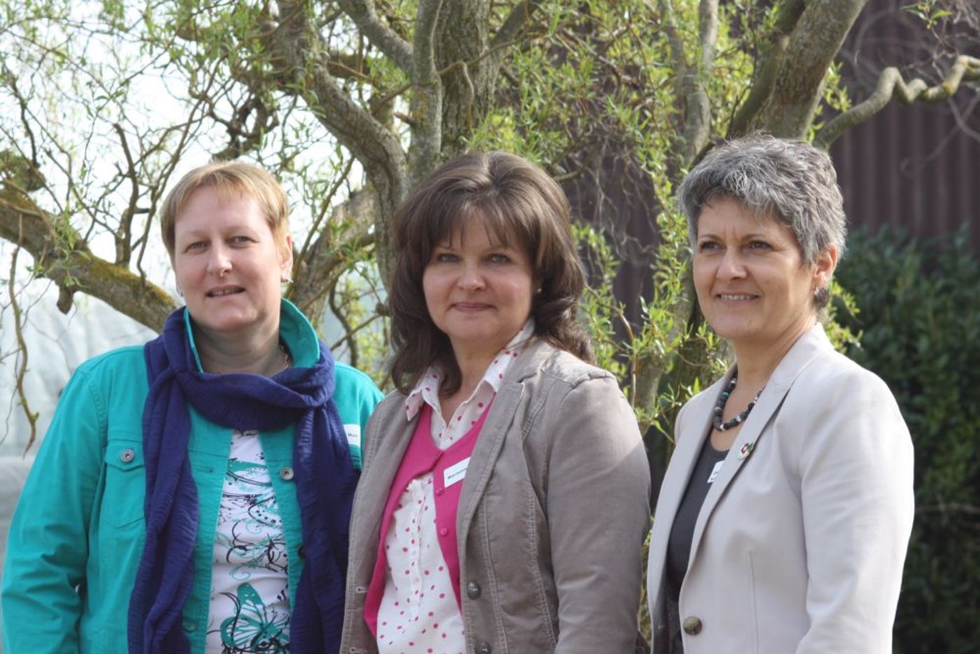 Die neue Präsidentin Doris Marti (links) und die abtretende Präsidentin Christine Schumacher (rechts) mit dem neuen Vorstandsmitglied Marianne Streit. (Bild Andrea Wyss)