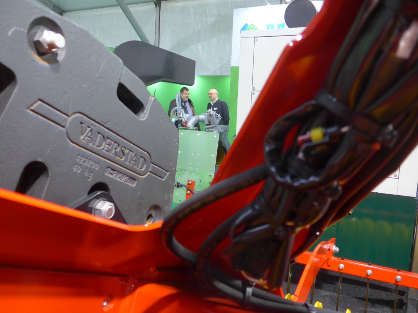 Mensch, bzw. vor allem Mann und Maschine prägen die Ausstellung. (Bild akr)