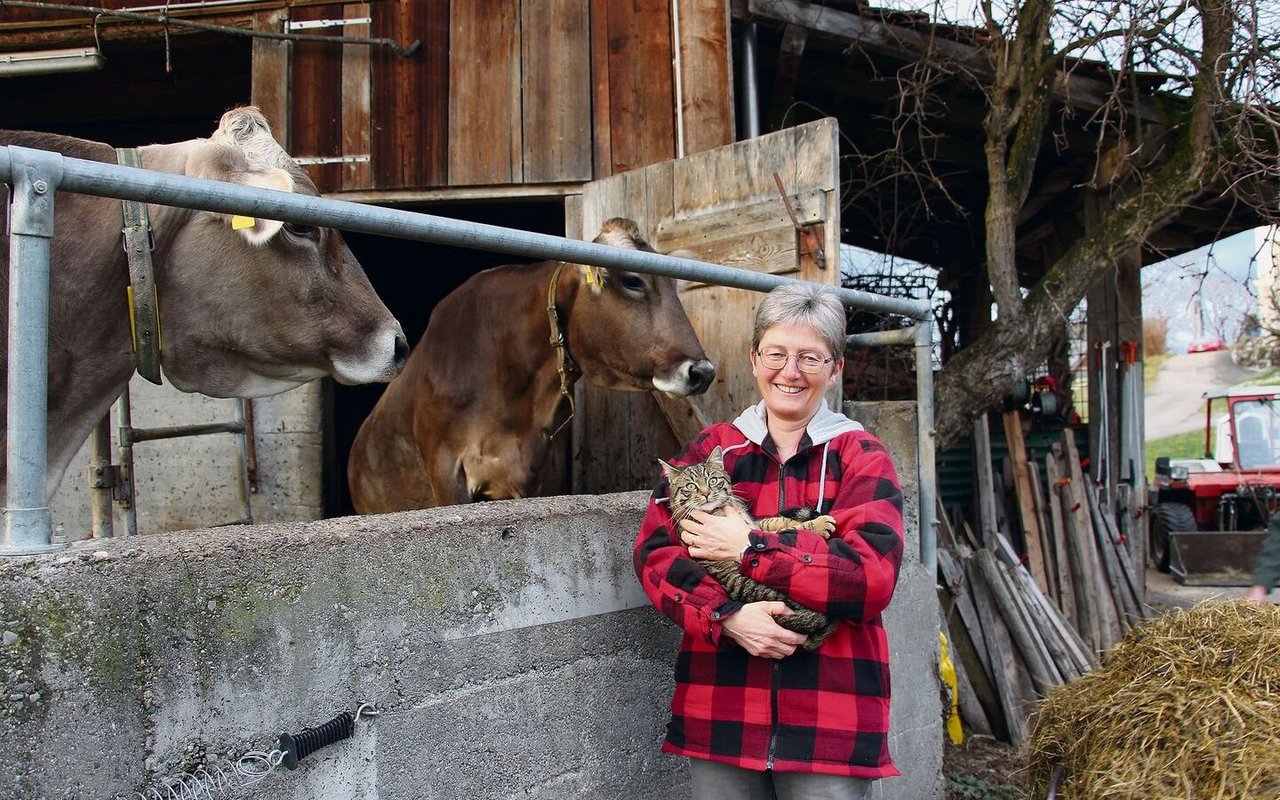 Jeanette Zürcher-Egloff lernte einst Landwirtin. Mit diesem Berufswunsch war die heute 58-Jährige damals eine Exotin. Sie fühlt sich bei den Milchkühen genauso wohl wie auf dem Traktor oder in der Küche.