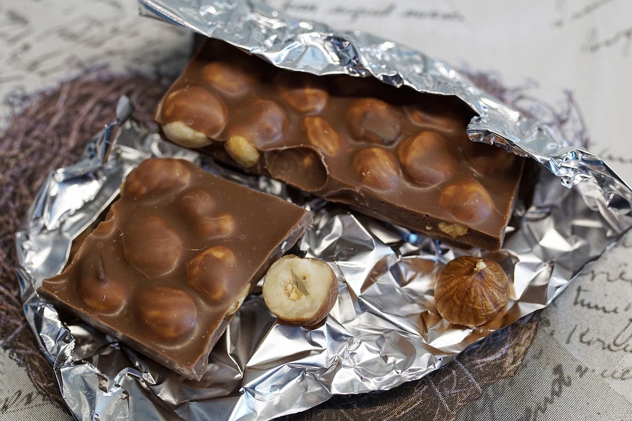 Seit dem 22. Mai 2020 kann man die erste Schokolade mit Haselnüssen aus der Schweiz kaufen. (Symbolbild Pixabay)